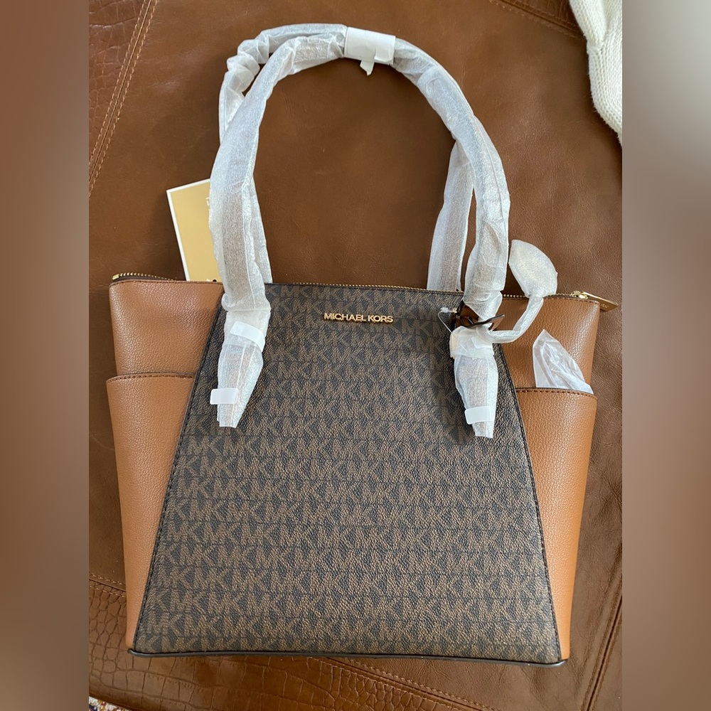 NWT Michael Kors ‘Charlotte’ Zip Tote
